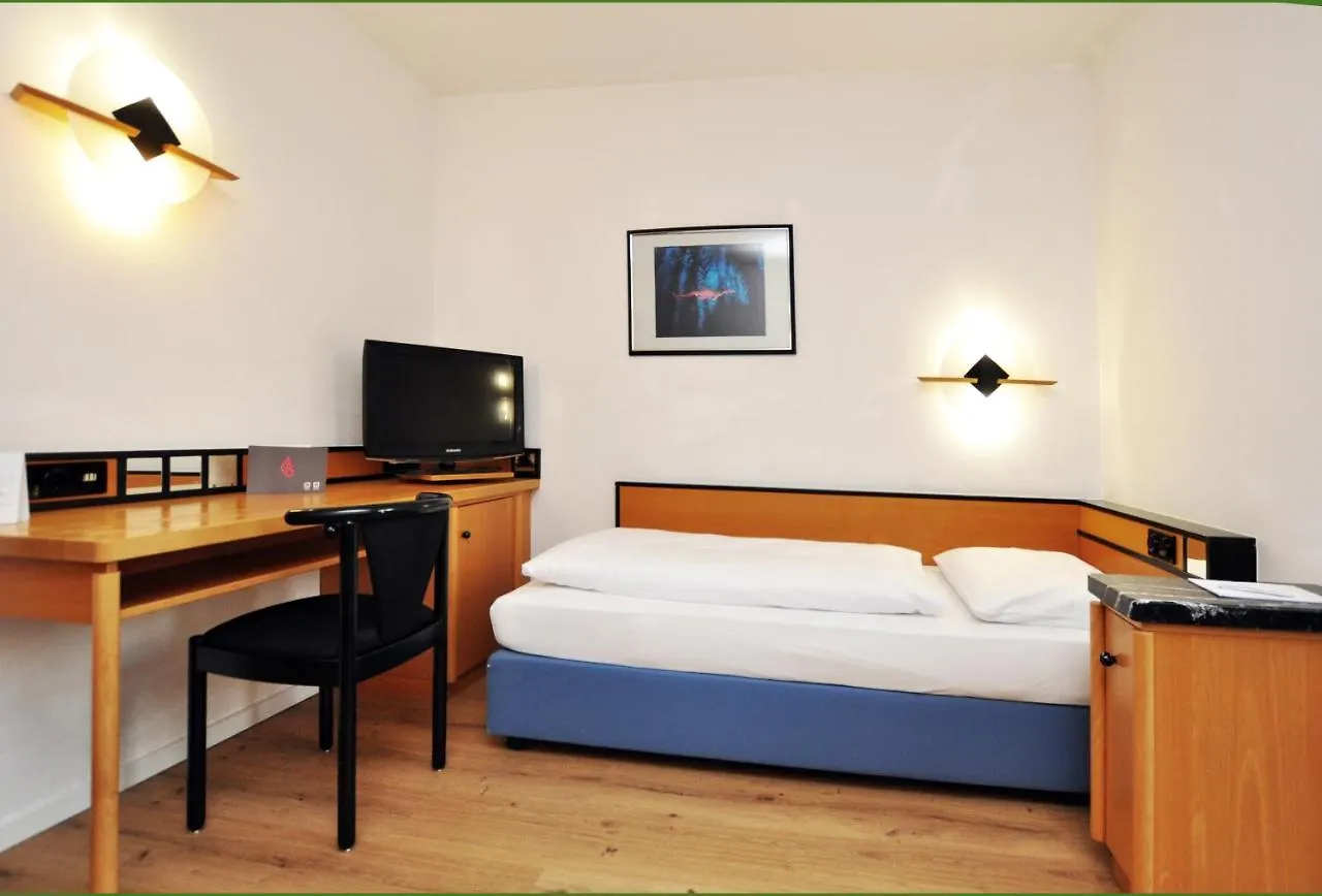 Villa Waldperlach By Blattl Munich 3*,