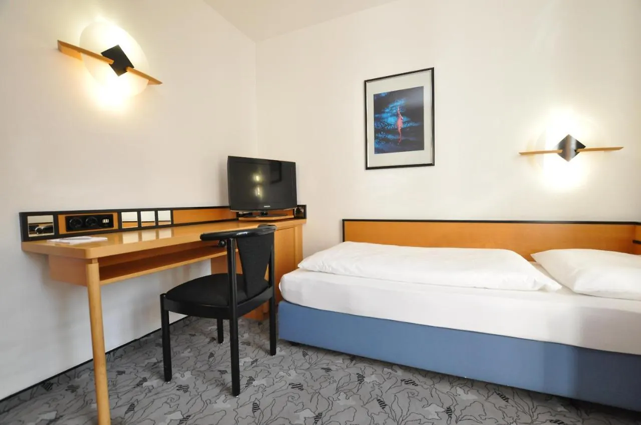 *** Hotel Villa Waldperlach By Blattl Munich Germany